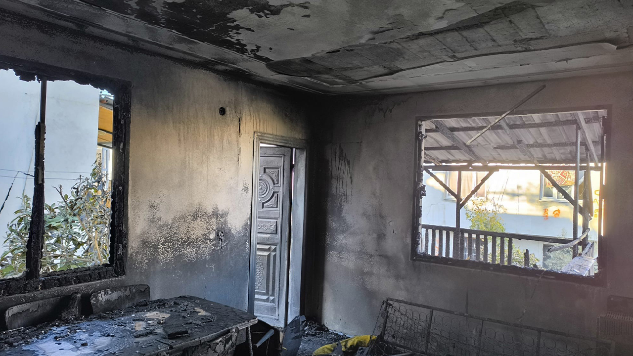 Adana'da ev yangını