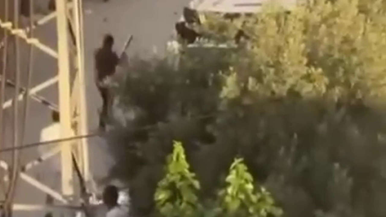 Sokak ortasında iki aile arasında silahlı kavga: 7 kişi yaralandı