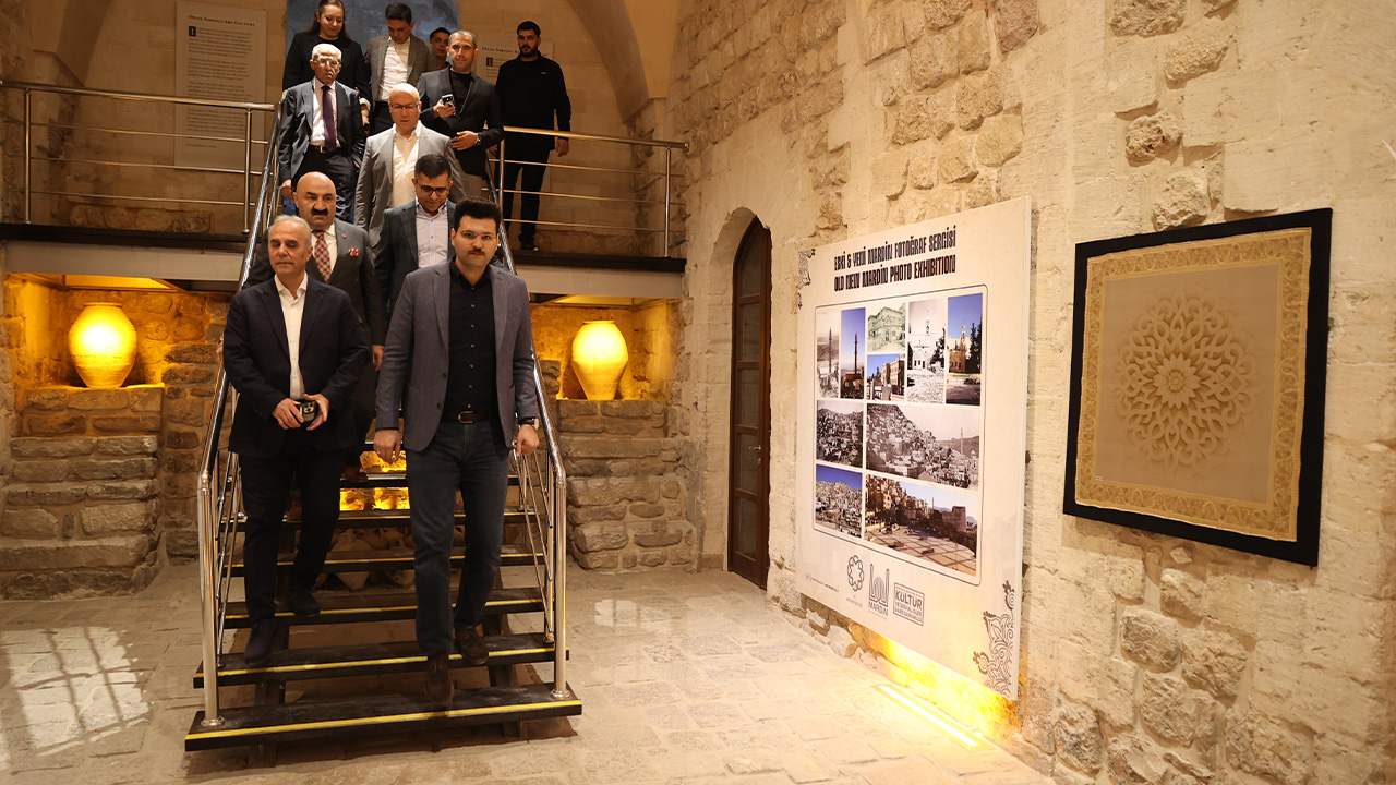 Mardin'de eşarp koleksiyonu sergisi açıldı