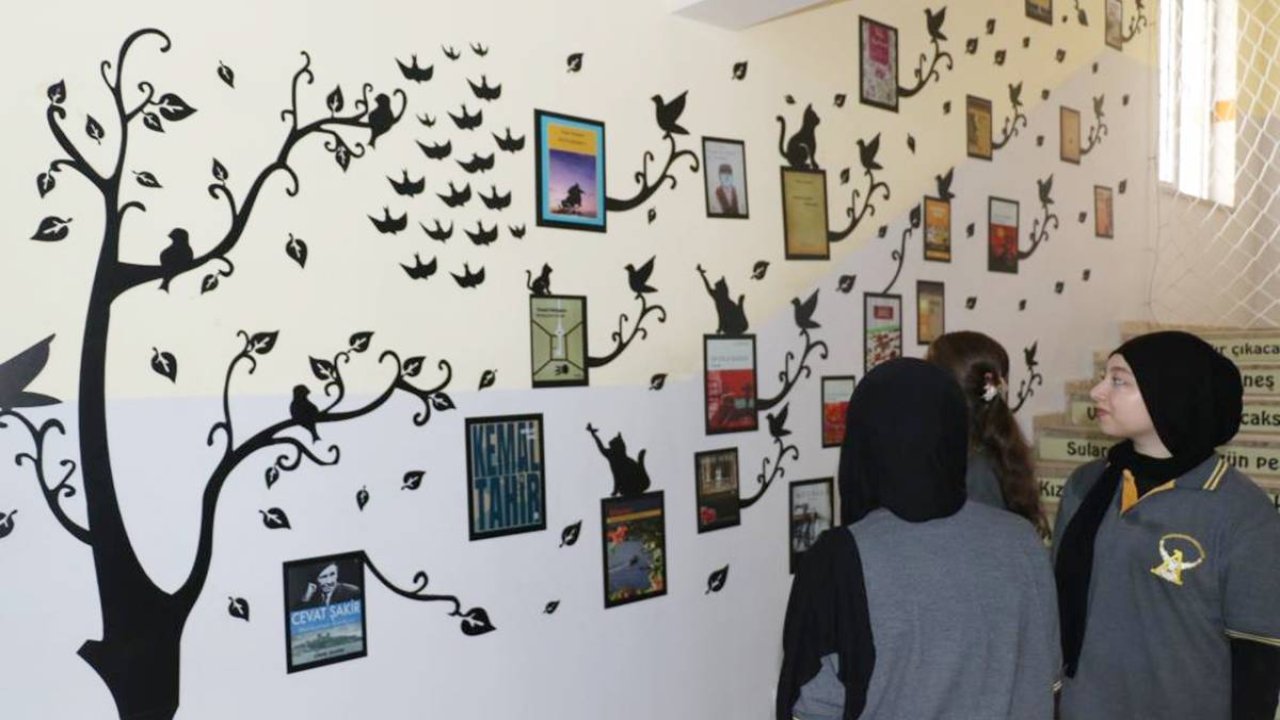 Diyarbakır’da okul koridorları kitap sayfasına dönüştü