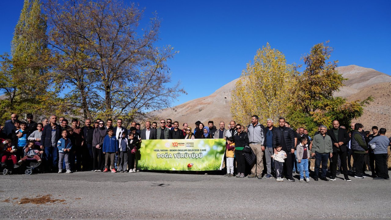 Öğretmenler Çelikhan'da doğa yürüyüşü yaptı