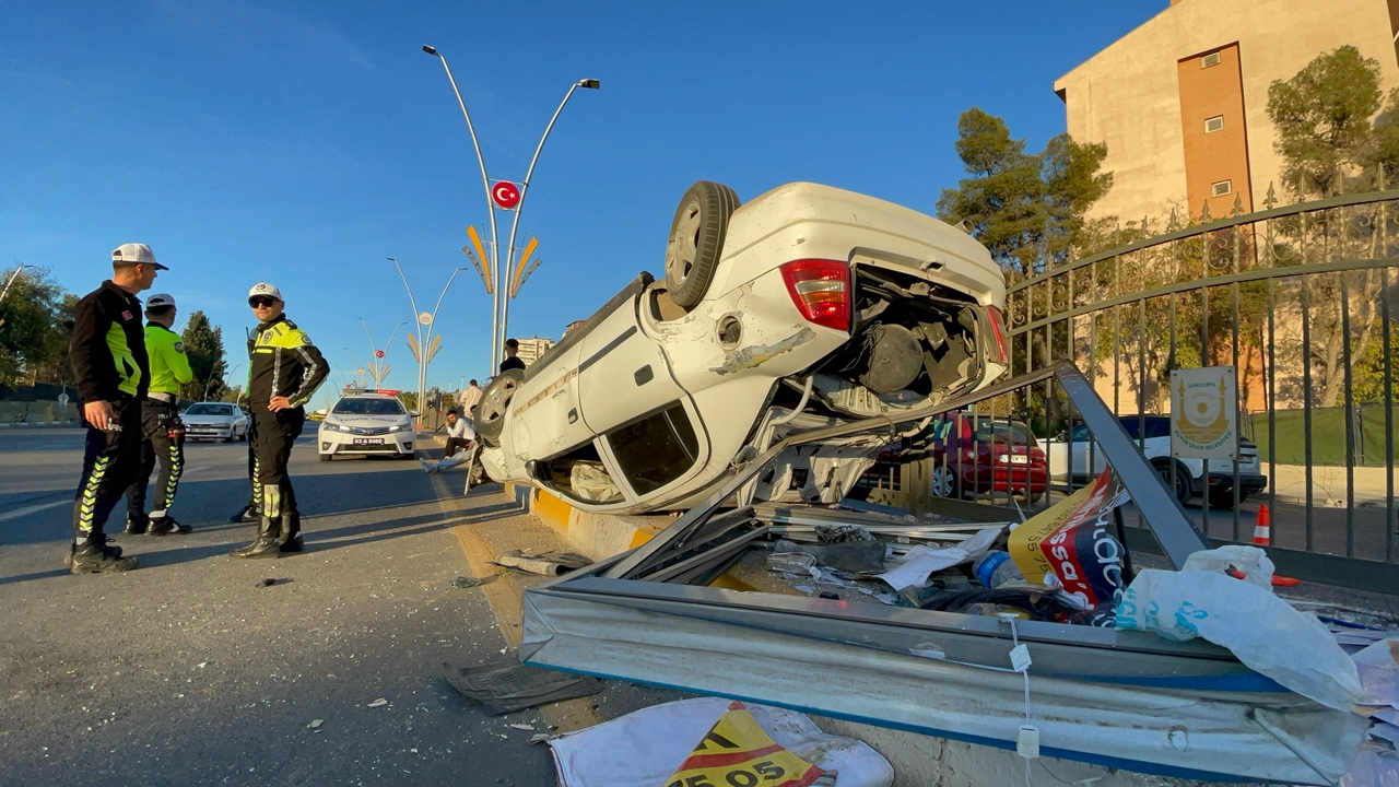Şanlıurfa'da otomobil ters döndü: 5 yaralı
