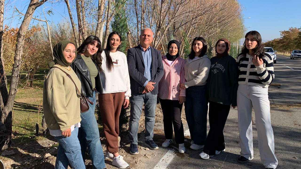 Bitlis’te 500 fidan toprakla buluştu