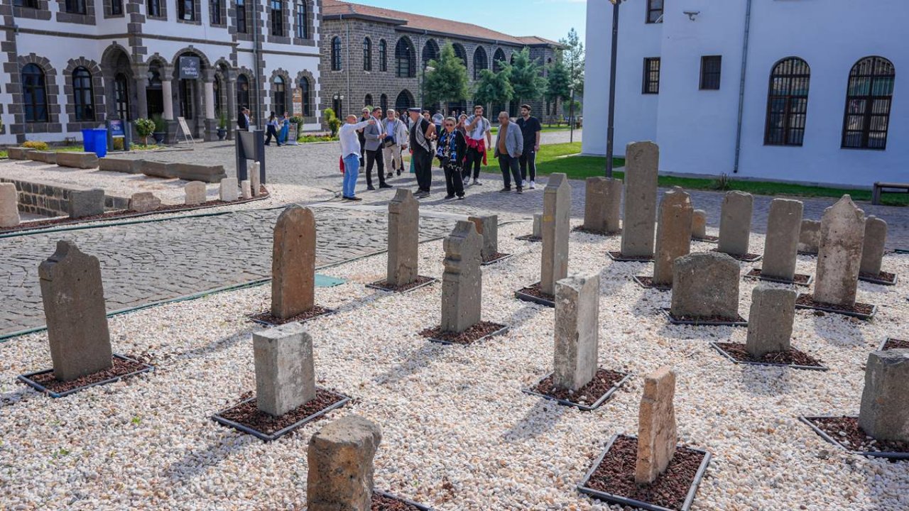 Diyarbakır'da binlerce yıllık mezar taşları ziyarete açıldı