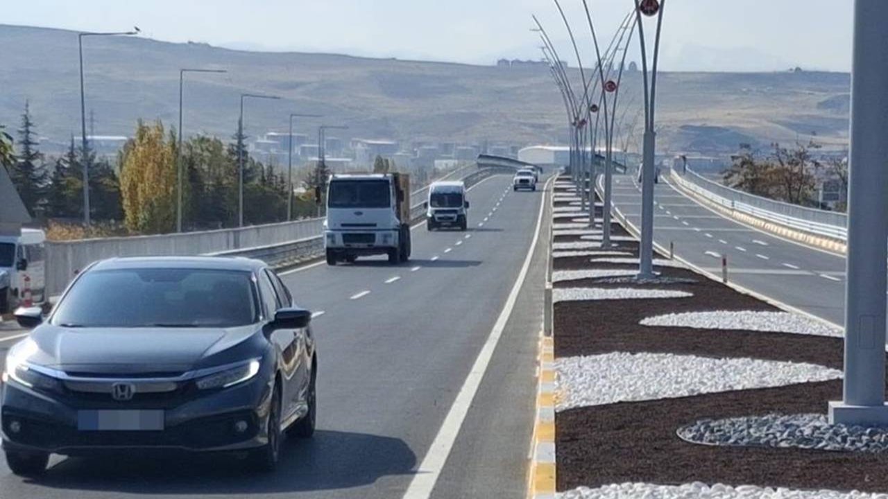 Van’da trafiği rahatlatacak Edremit Köprülü Kavşağı hizmete açıldı