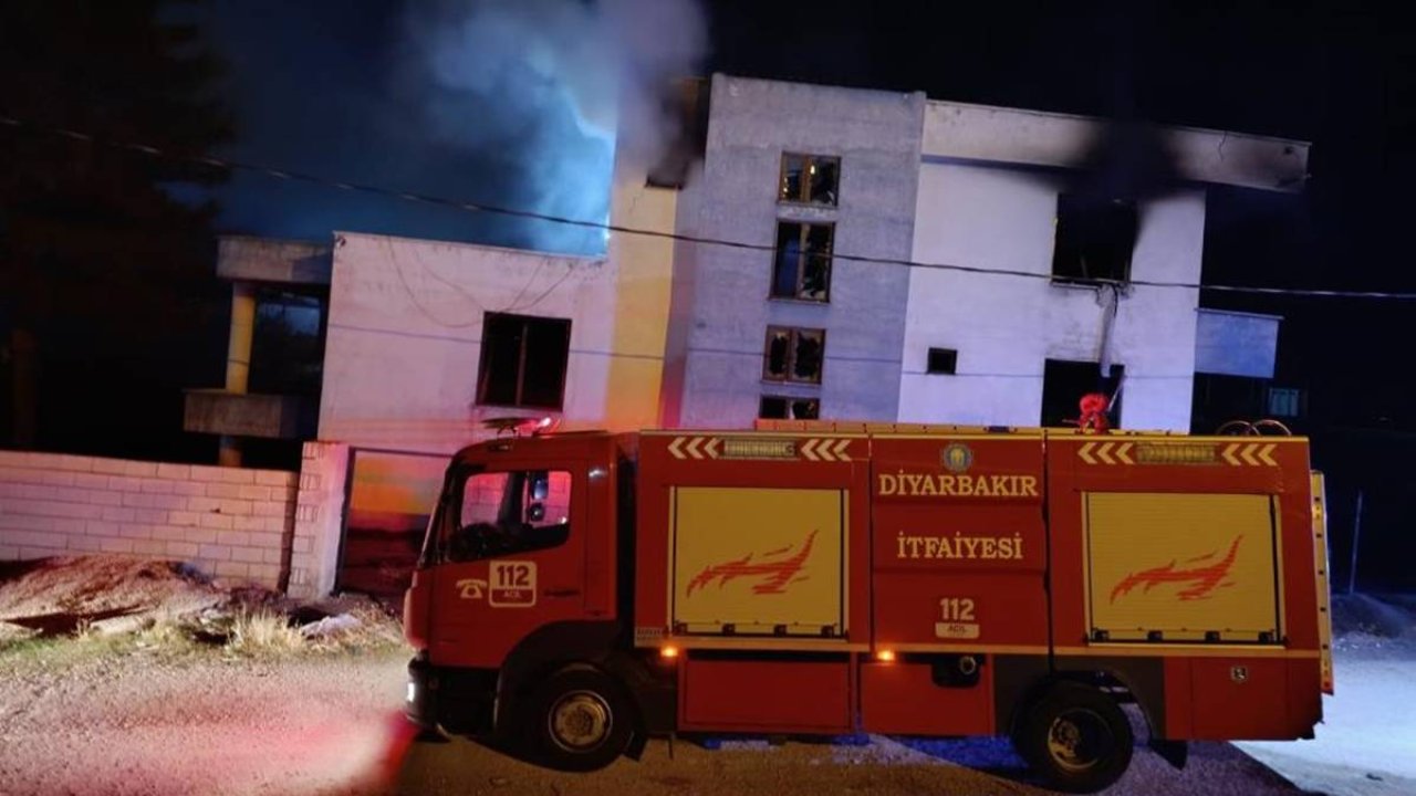 Diyarbakır’da yangında ev kullanılmaz hale geldi