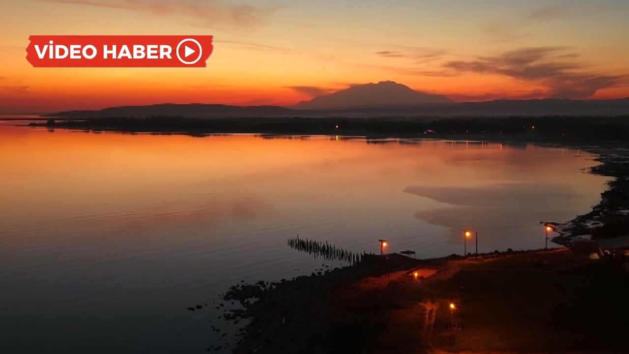 Van Gölü’nde gün batımı