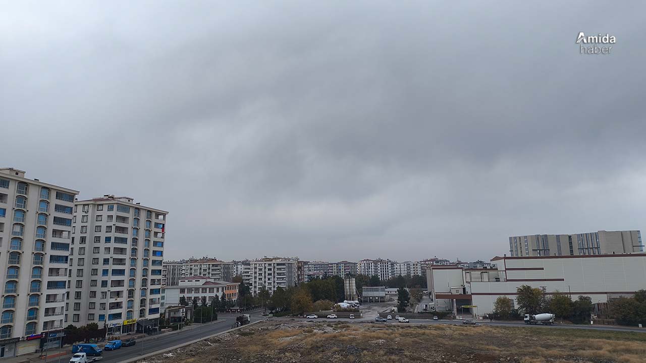 Diyarbakır’da gökyüzünü bulutlar sardı: Sağanağa dikkat!