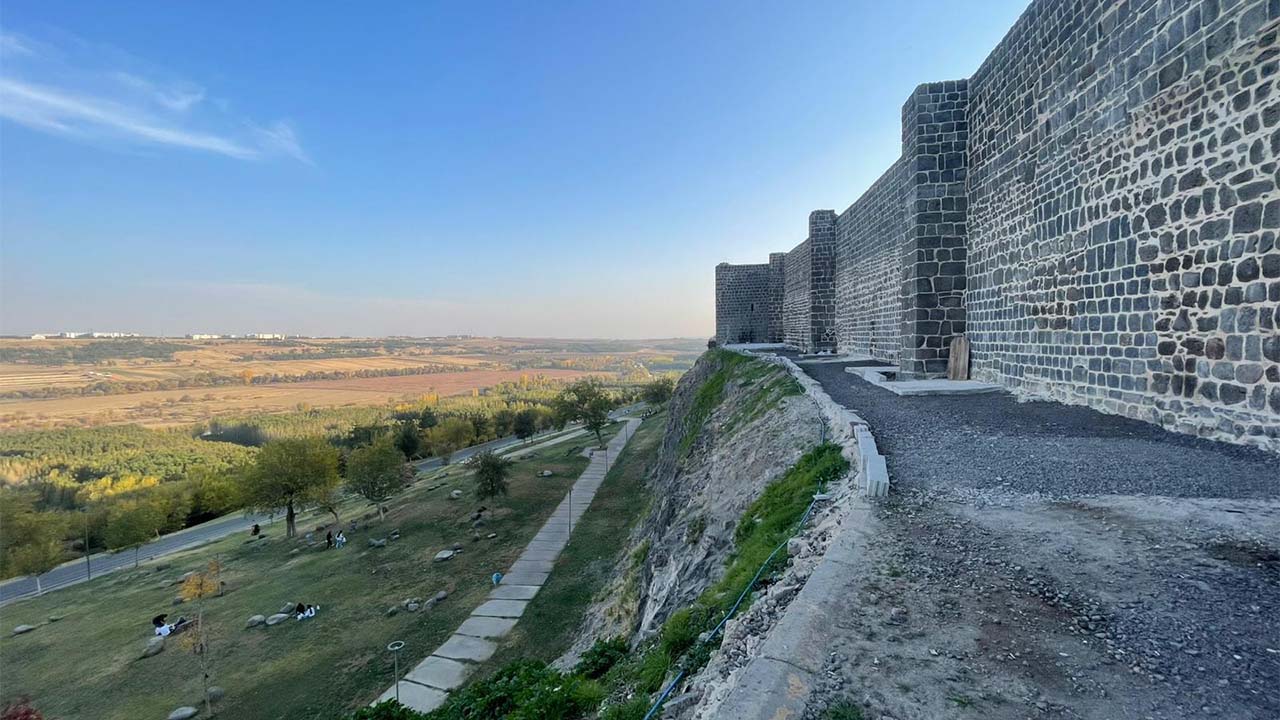 Belediye harekete geçti: Surlar temizlendi