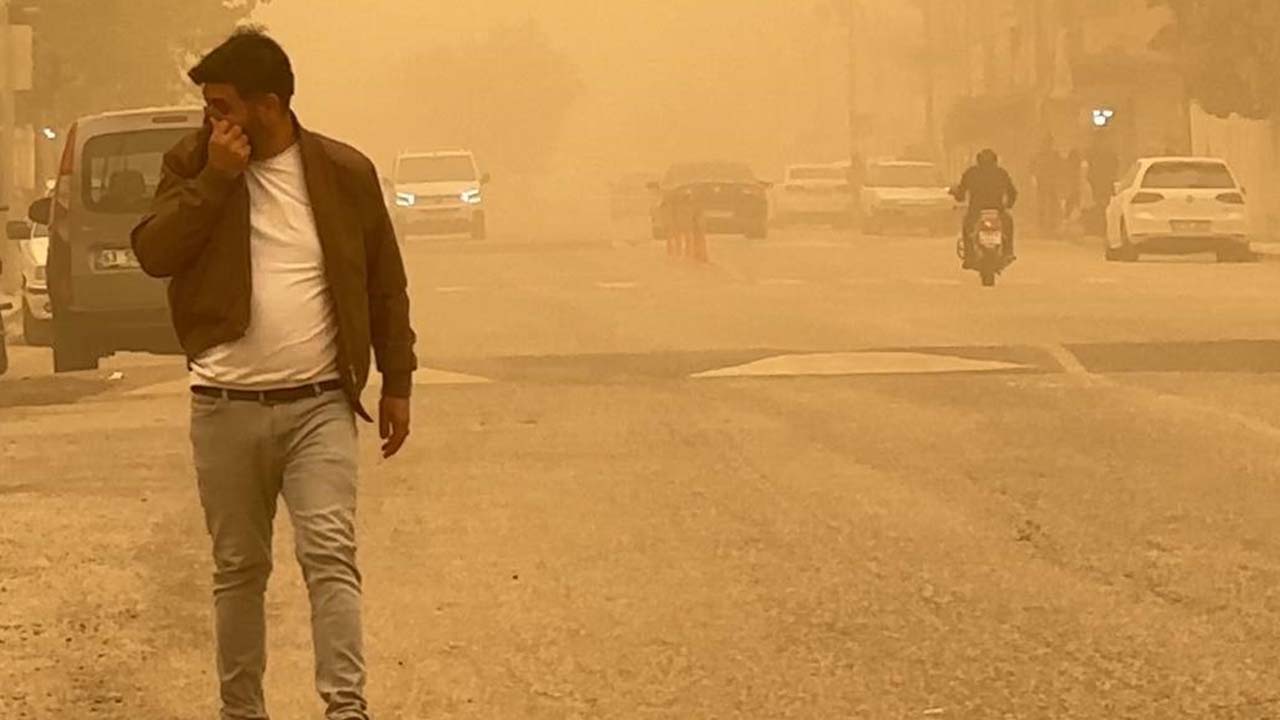 Şanlıurfa semalarını toz bulutu kapladı