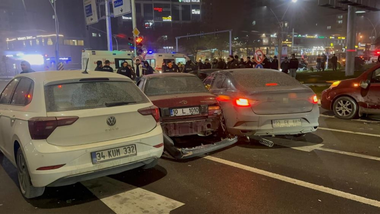 Elazığ’da zincirleme kaza: Yaralılar var