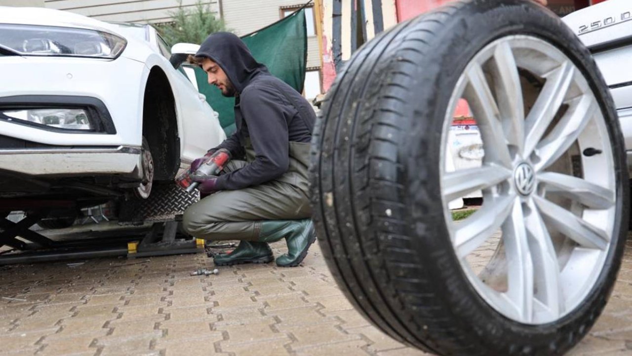 Elazığ’da ticari araçlarda kış lastiği yoğunluğu