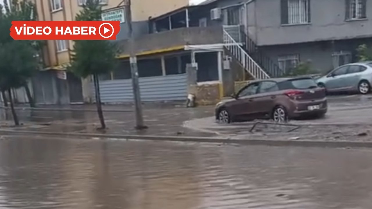 Diyarbakır’da rögarlar taştı, yollar göle döndü