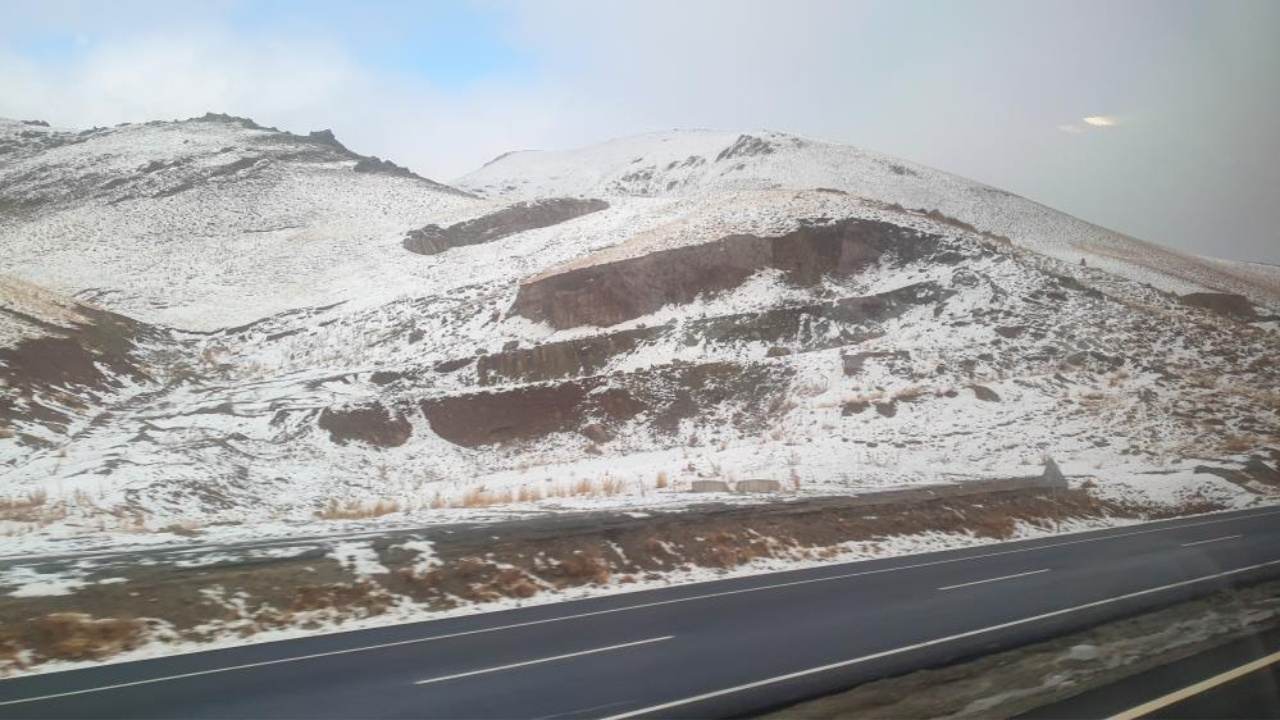 Van’da dağlar beyaza büründü