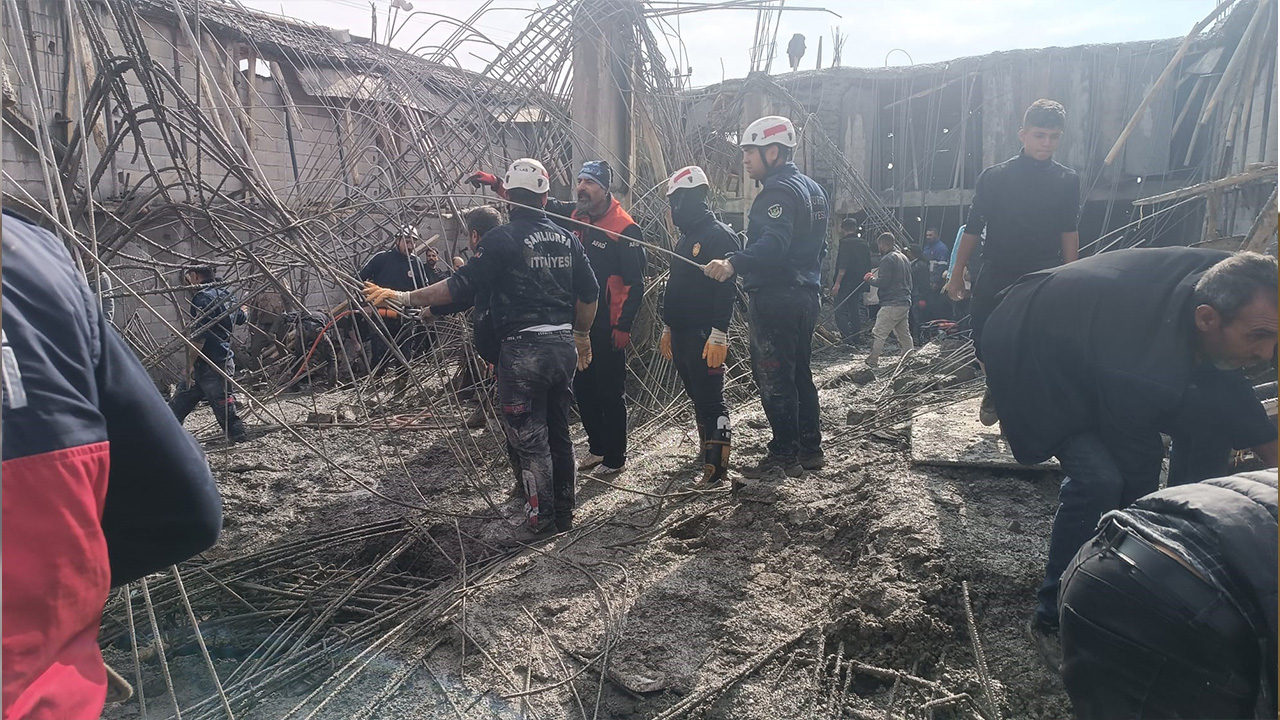 Şanlıurfa'da inşaat çöktü: 5 işçi göçük altında kaldı