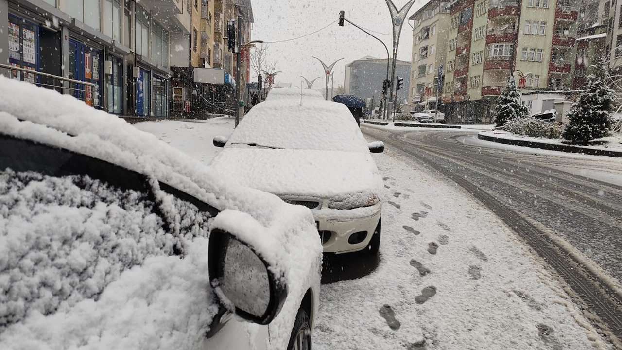 Hakkari beyaza büründü