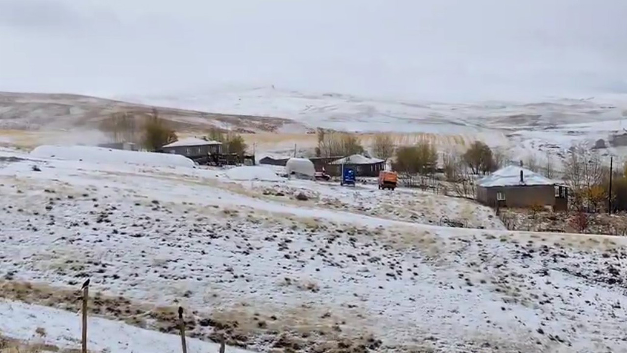 Bitlis köyleri beyaza büründü