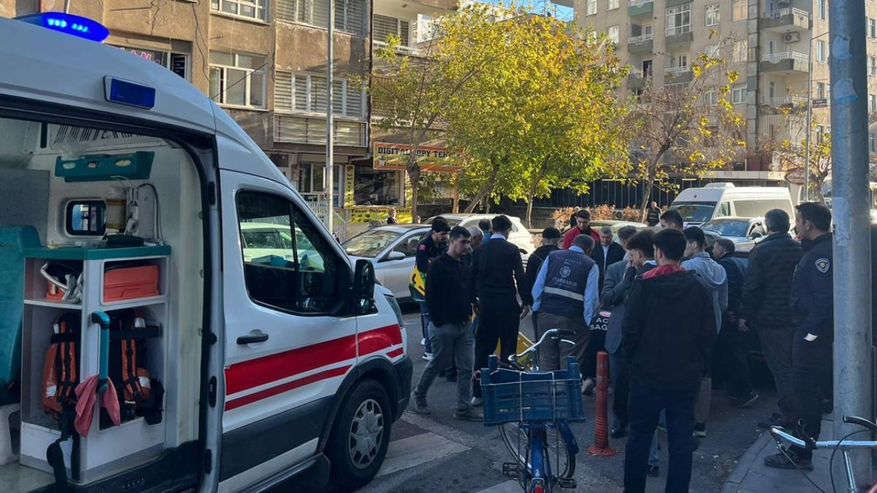 Diyarbakır’da ters yönden gelen araç moto-kuryeye çarptı