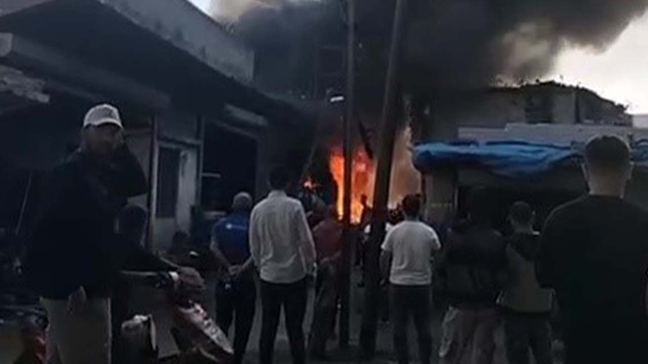 Adana'da hurdacı dükkanında yangın