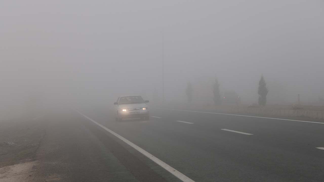 Elazığ’da sis etkili oldu: Görüş mesafesi 5 metreye düştü