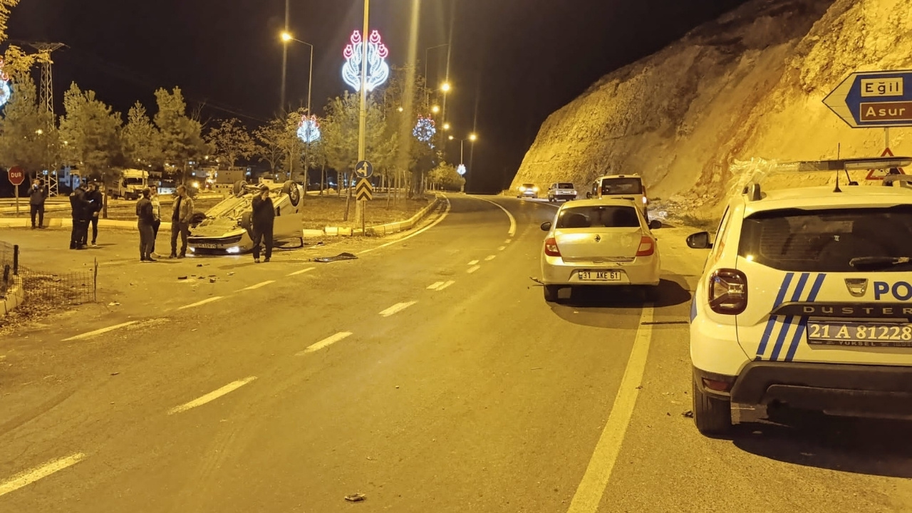 Diyarbakır otomobiller çarpıştı: Yaralılar var