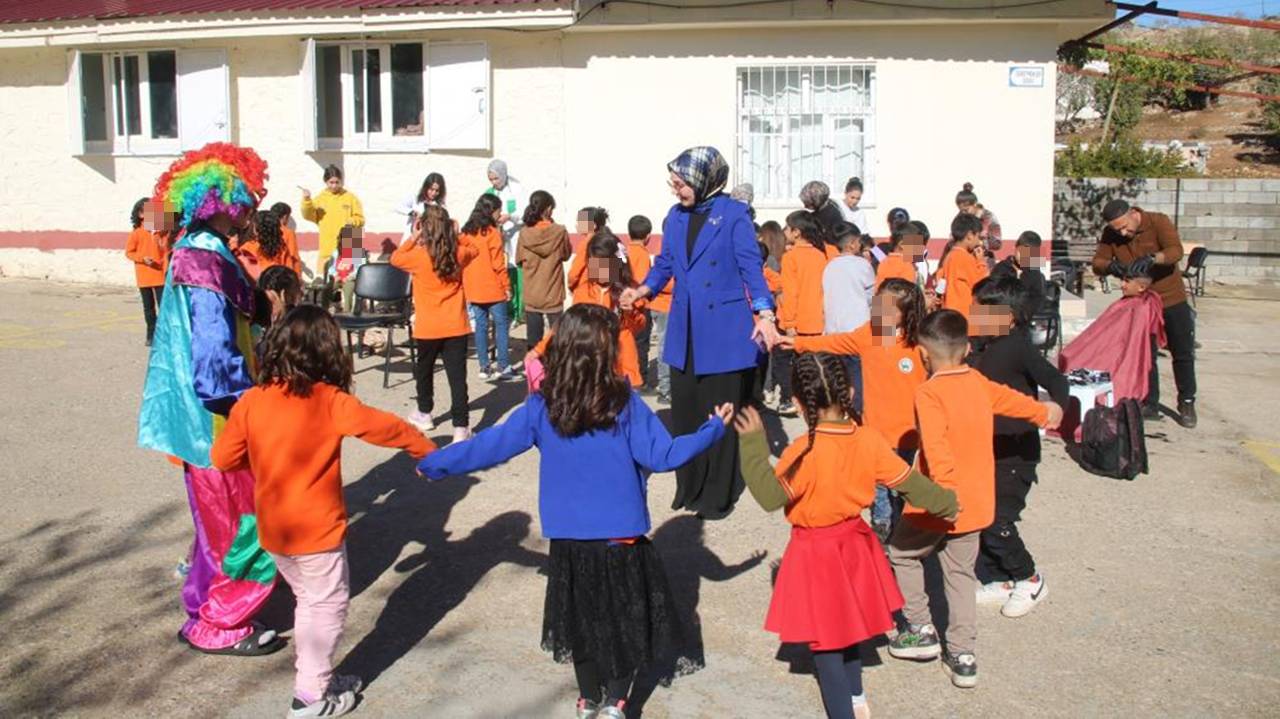 Diyarbakır’da miniklere moral ve bakım desteği