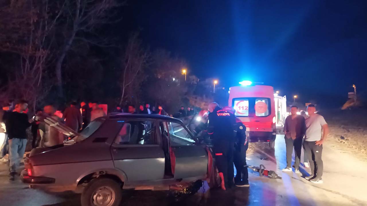 Adana’da otomobiller kafa kafaya çarpıştı: 7 yaralı