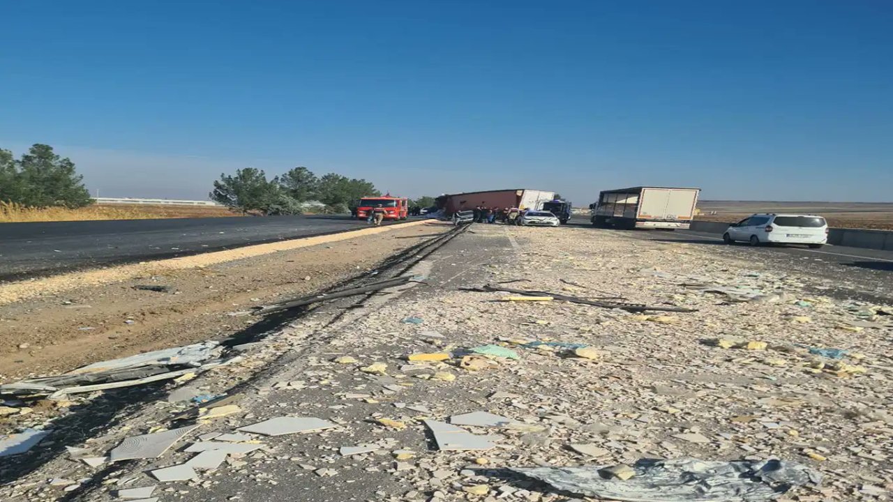 Patates yüklü tır devrildi, Diyarbakır yolu trafiğe kapatıldı