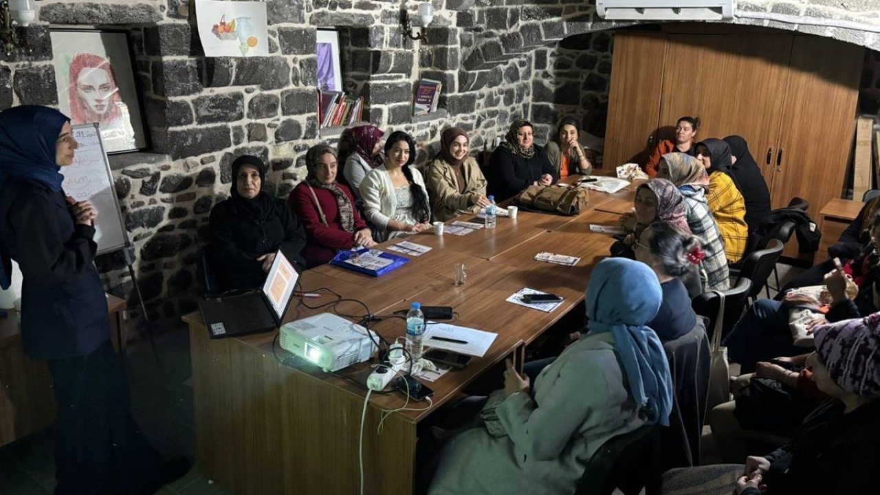 Diyarbakır’da farkındalık eğitimi: 120 kadın katıldı