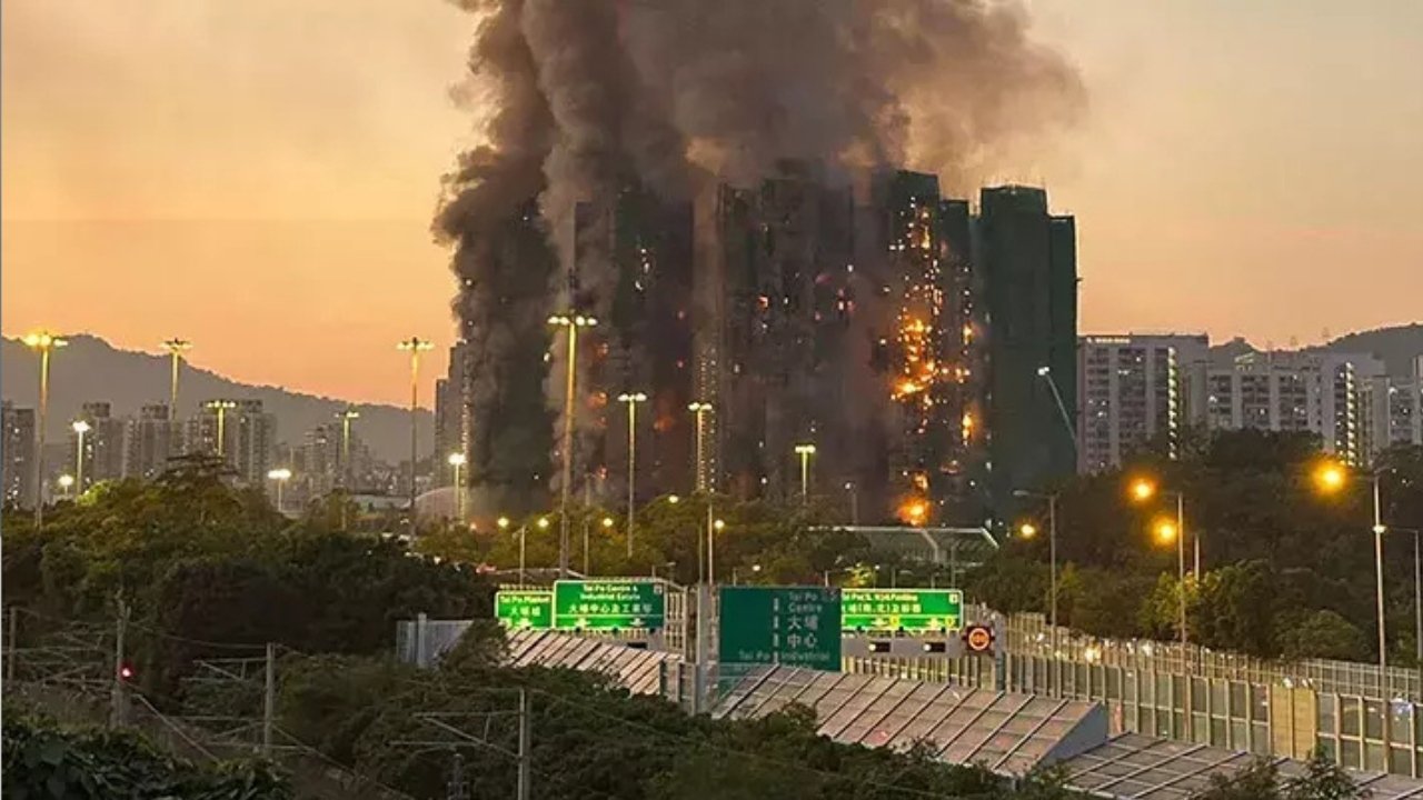 Hong Kong’ta 4 bin kişinin yaşadığı komplekste yangın