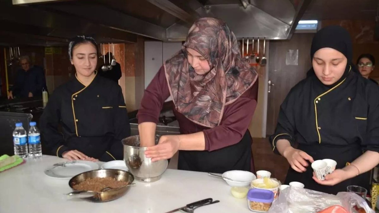 Muş’ta öğrenciler anneleriyle beraber yarıştılar