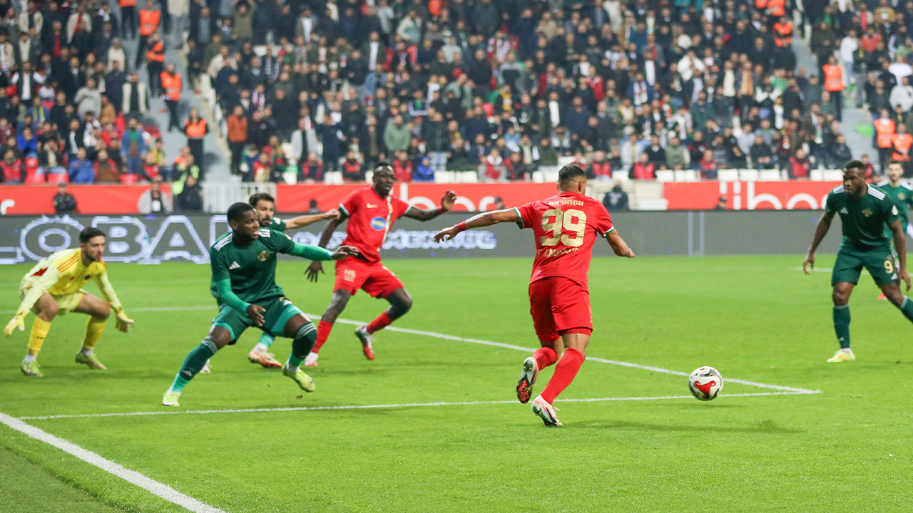 Amedspor Erok’u ‘gêj’ etti