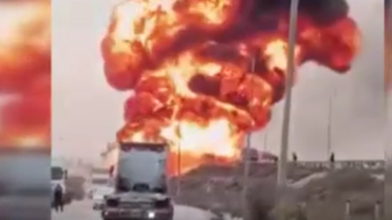 Mersin’de mazot yüklü tanker alev aldı: Peş peşe patlama