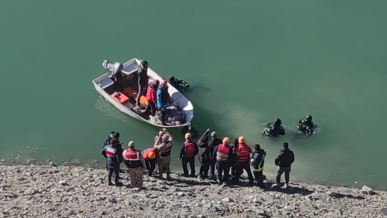 Van’da araç Zernek Barajı’na uçtu: 2 ölü