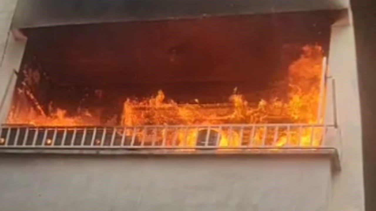 Şanlıurfa'da apartman dairesi alev alev yandı