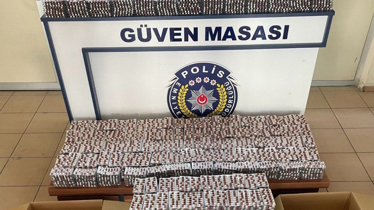 Adana'da bir araçta binlerce uyuşturucu hap ele geçirildi