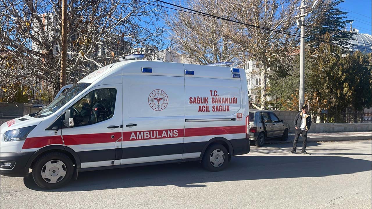 Otomobilin çarptığı kadın yaralandı