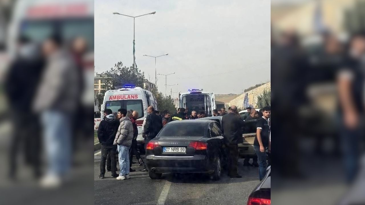 Diyarbakır’da otomobiller çarpıştı: Yaralılar var