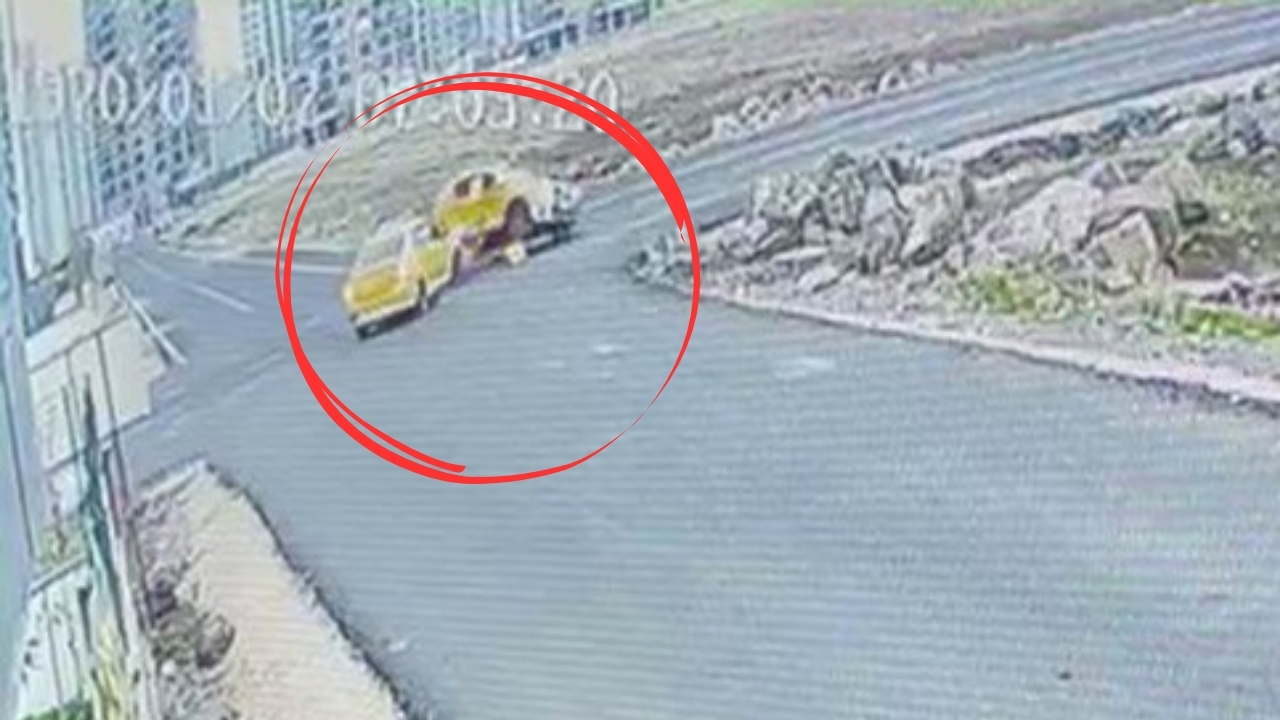 Diyarbakır'da ticari taksiler çarpıştı: 2 yaralı