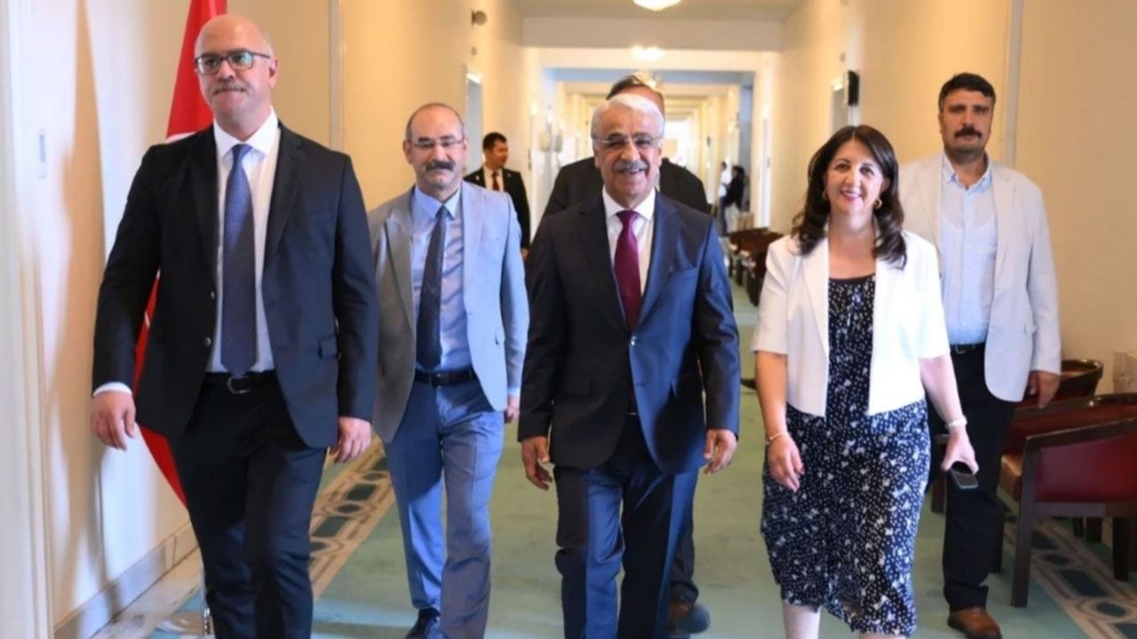 DEM heyeti İmralı’dan döndü