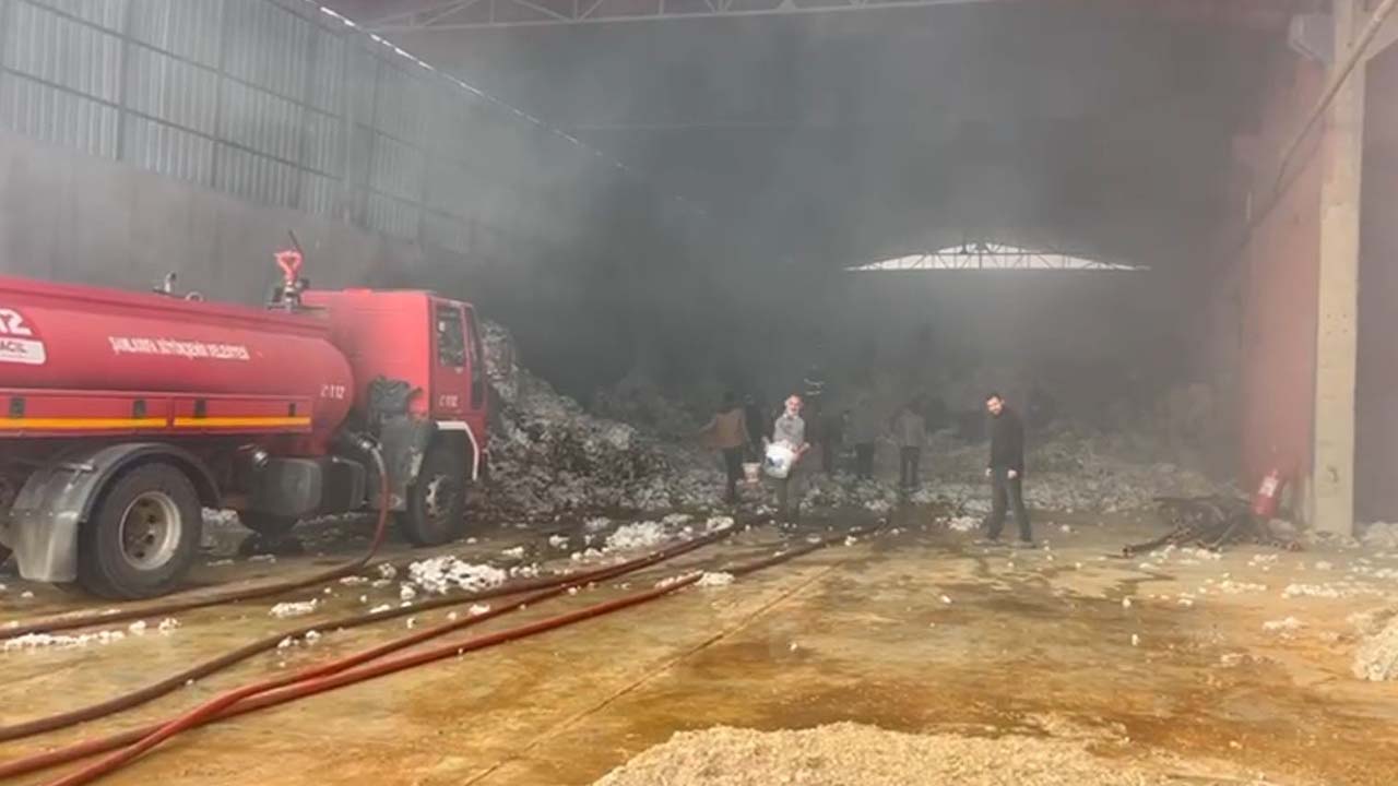 Şanlıurfa'da tonlarca pamuk balyası kül oldu