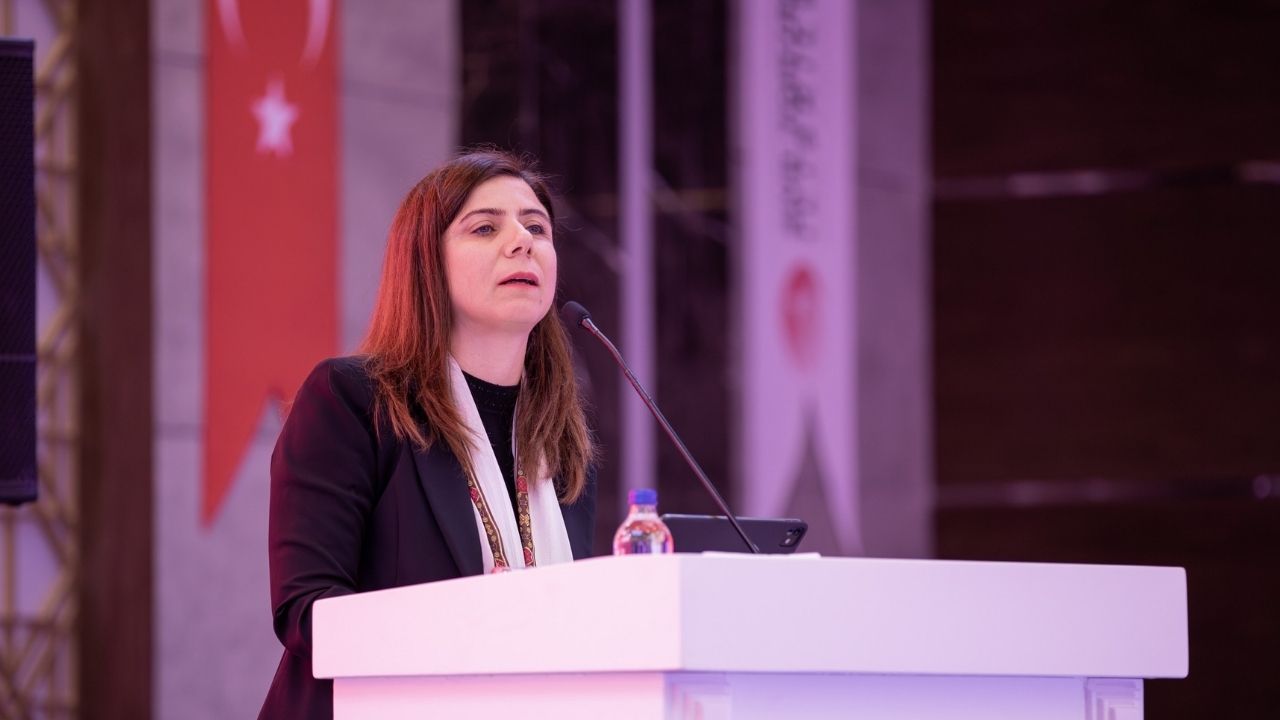 Serra Bucak: Kadınlarla yol yürüyen bir belediyeyiz
