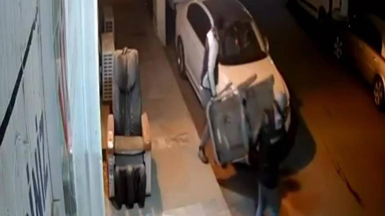 Hırsızlar iş yeri önünde bulunan koşu bandını çaldı