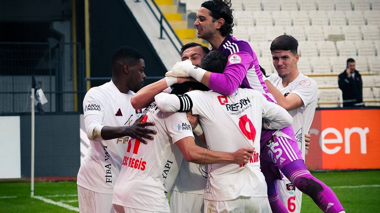 Vanspor hakeme rağmen 10 kişiyle kazandı