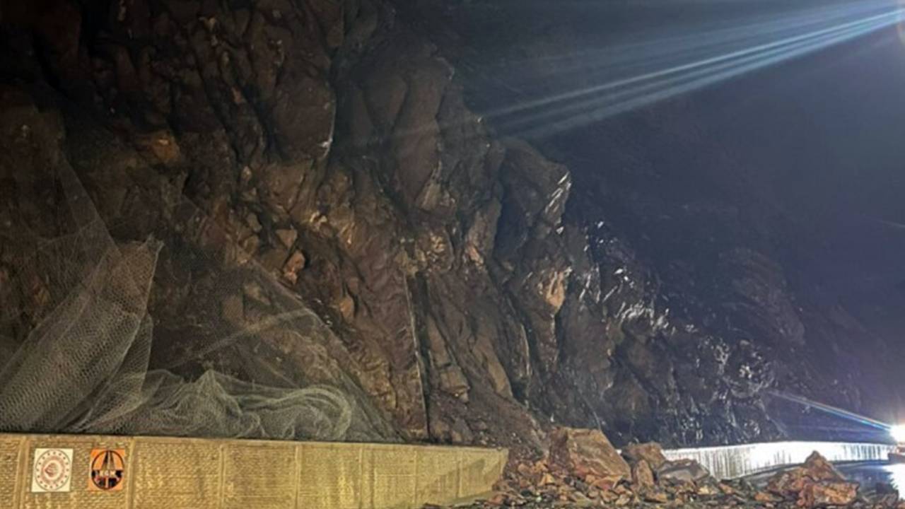 Van–Hakkari karayolunda heyelan: Ulaşım çift yönlü kapandı