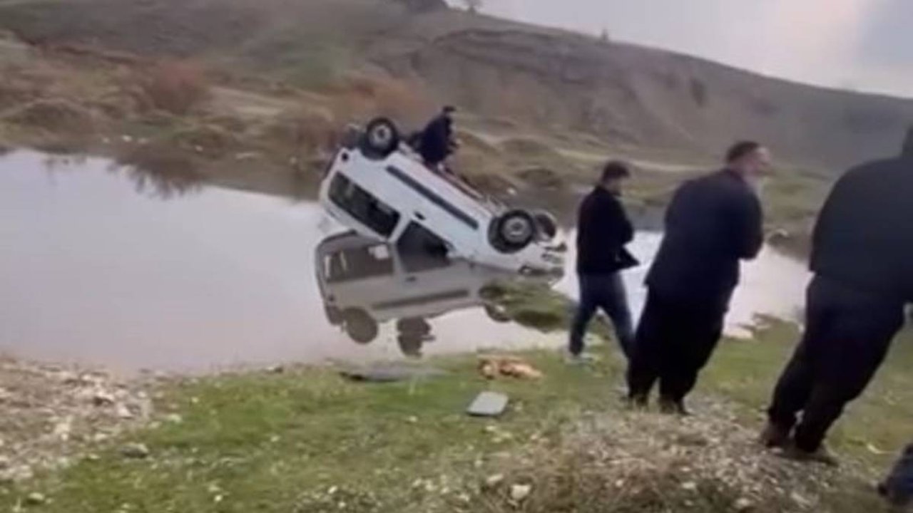 Batman’da ticari araç yapay gölete düştü