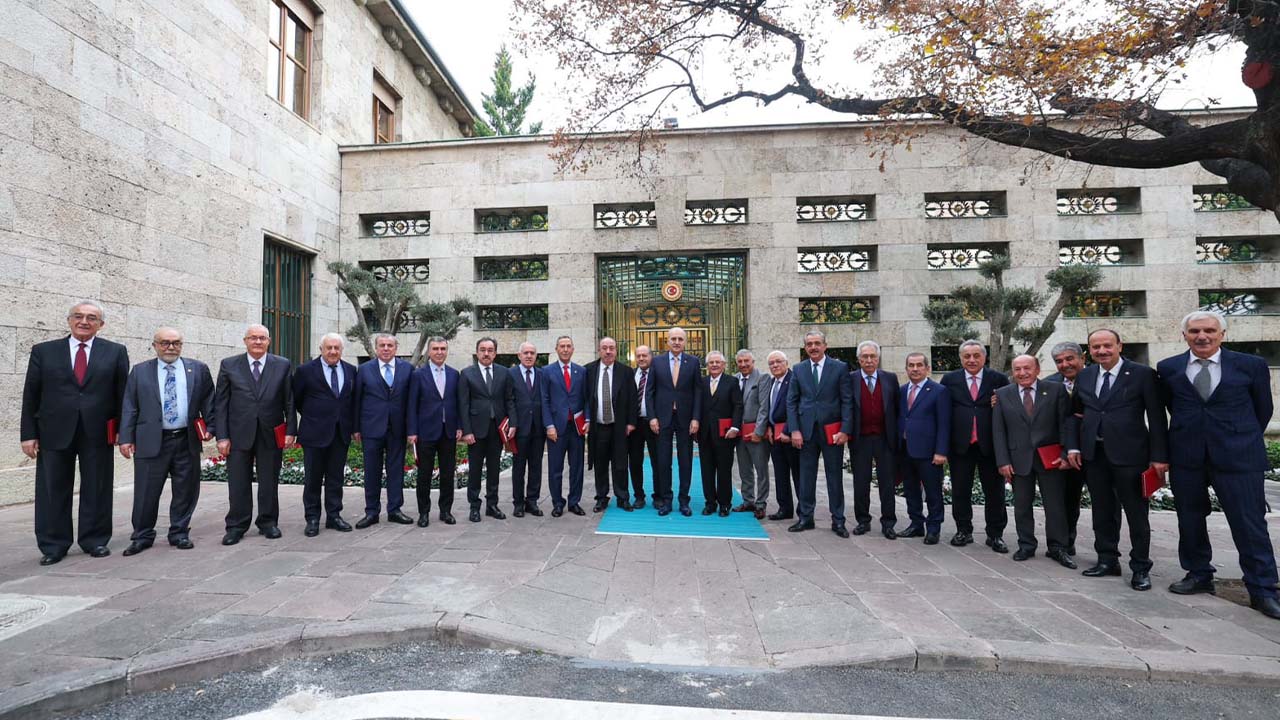 Eski Kürt vekillerden sürece destek çıkarması