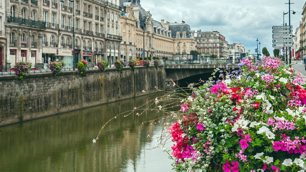 İmzalar atıldı: Fransa'nın şehri Diyarbakır’a kardeş oldu