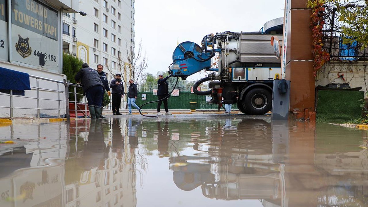 DİSKİ’den sağanak mesaisi