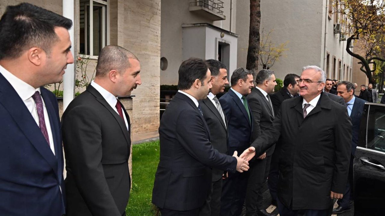 Eski vali Diyarbakır’a geldi